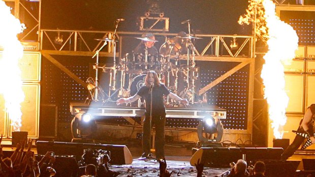 Ozzy Osbourne e Mike Bordin na bateria